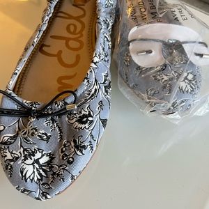 Sam Edelman Women's Felicia Ballet Flat in dusty blue leaf print - size 9.5